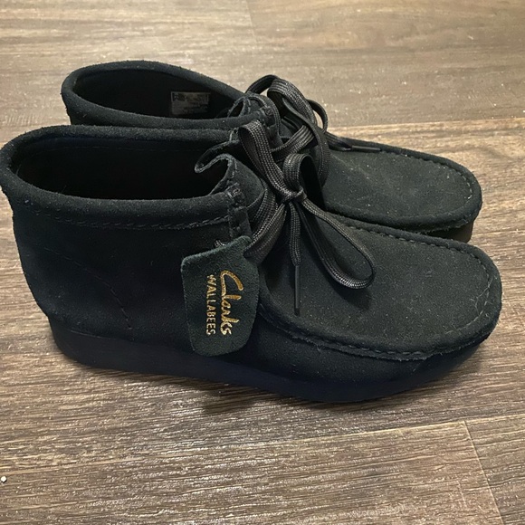 Shoes - Picture 3 of 6